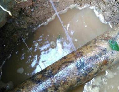 栾城楼顶渗水维修公司分享下地暖漏水的原因及检测方法。